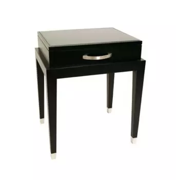Приставной столик черного цвета