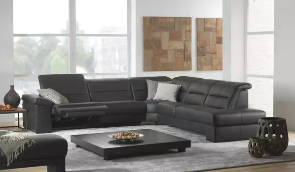 Прямой кожаный диван Leto черного цвета