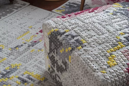 Пуф Flowers из новозеландской шерсти