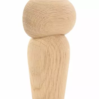 Статуэтка из массива дуба