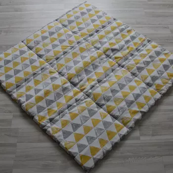 Стеганый игровой коврик Triangles