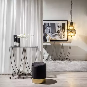 Стол-консоль черного цвета