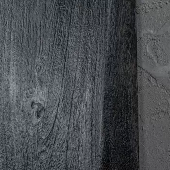 Стол обеденный черного цвета