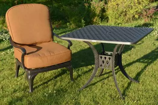 Стол обеденный квадратный