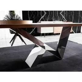 Стол обеденный со столешницей орехового цвета