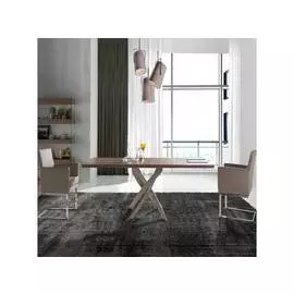 Стол обеденный со столешницей орехового цвета