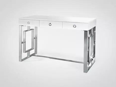 Стол письменный с тремя ящиками