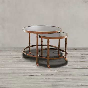 Стол приставной цвета матового мёда