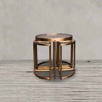 Стол приставной цвета матового мёда