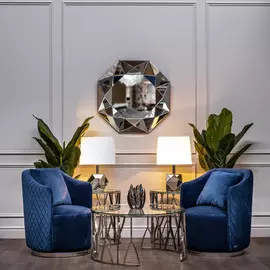 Стол журнальный с прозрачной стеклянной столешницей