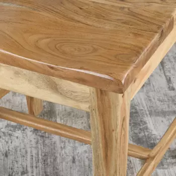 Стул из дерева бежевого цвета