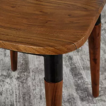 Стул из дерева и металла