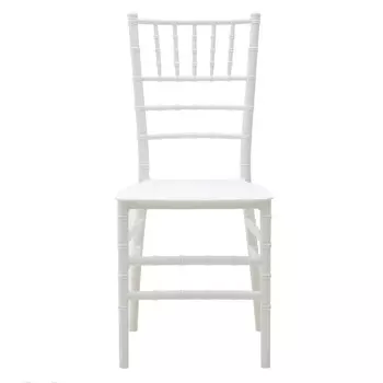 Стул из пластика белого цвета