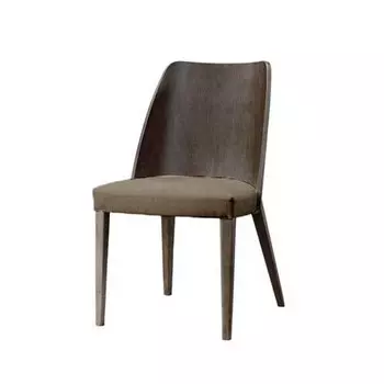 Стул коричневого цвета