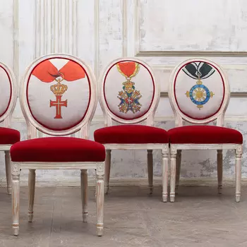 Стул орден за заслуги пруссия с сиденьем красного цвета