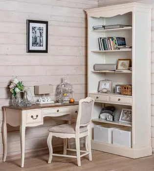 Стул с мягким сиденьем