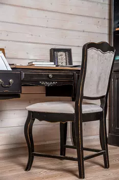 Стул с мягким сиденьем