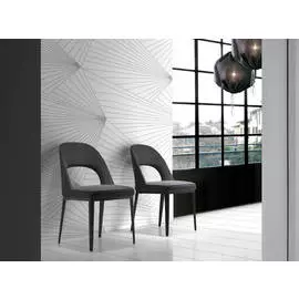 Стул с обивкой из ткани фиолетового цвета