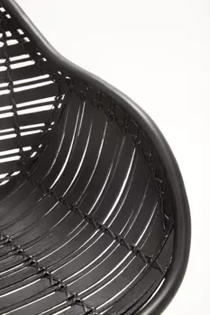 Стул с подлокотниками из ротанга черного цвета