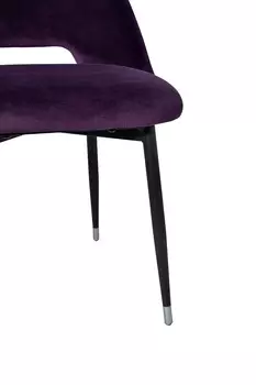 Стул в обивке из велюра фиолетового цвета