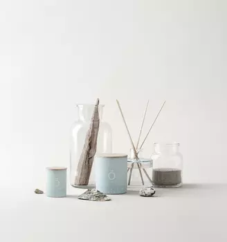 Свеча ароматическая oy голубого цвета с крышкой