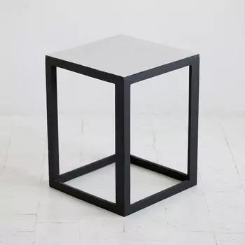 Табурет Cube с сидением из микробетона