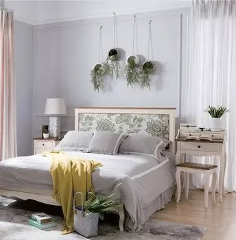 Табурет деревянный цвета белая карамель