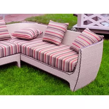 Трехместный диван орхидея с полосатыми подушками