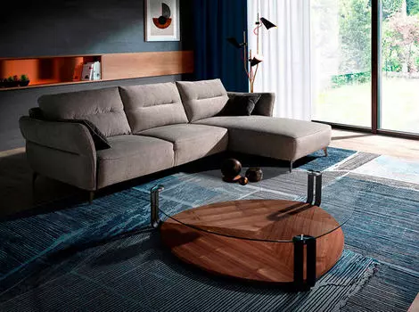 Угловой диван серого цвета