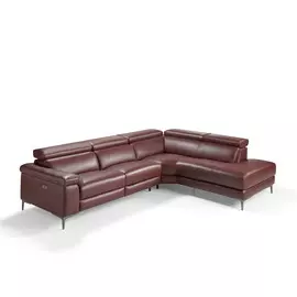 Угловой диван в обивке из кожи коричневого цвета
