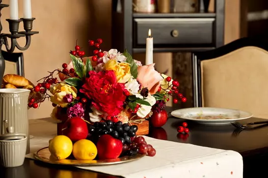 Витрина двухстворчатая черного цвета