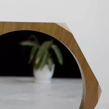 Зеркало гексагон в деревянной раме