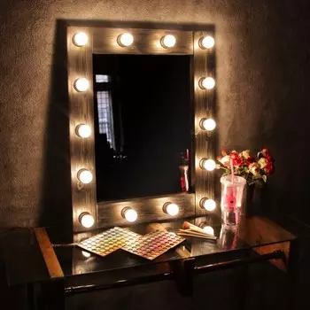 Зеркало настольное с лампочками