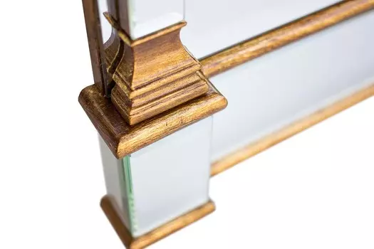 Зеркало прямоугольное с отделкой из мдф золотистого цвета