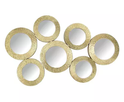 Зеркало в раме золотого цвета