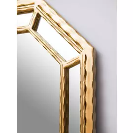 Зеркало в золотой многогранной раме