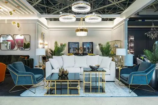 Журнальный стол черно-золотого цвета