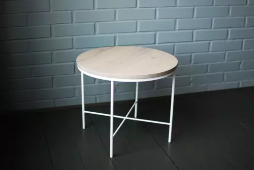 Журнальный стол Moon из массива дуба на белом подстолье