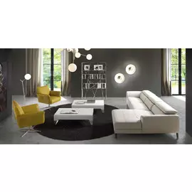 Журнальный столик белого цвета