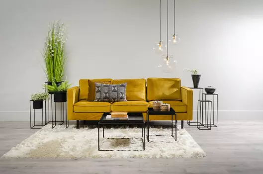 Журнальный столик черного цвета