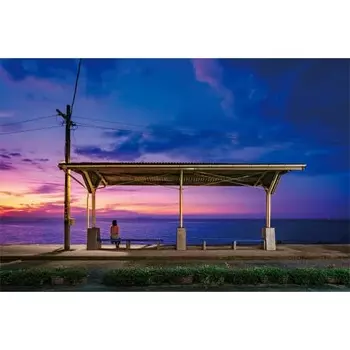 1000 Piece Jigsaw Puzzle KAGAYA Station you want to get off at least once - Shimonada Station - (Ehime) [Glowing Puzzle] (50x75cm)