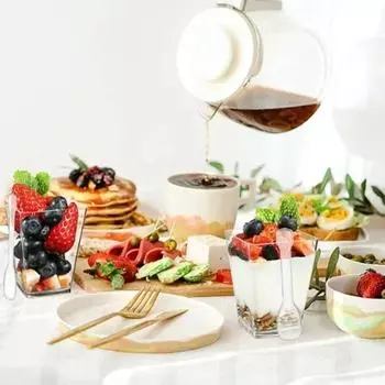 100 шт 40/20 унций мини-квадратных прозрачных пластиковых десертных стаканчиков для вечеринки с маленькими пластиковыми десертными стаканчиками отлично подходят для десертов, пудингов, муссов