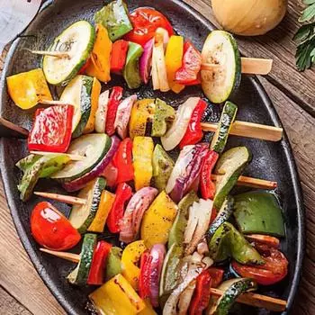 100 шт. деревянных шпажек 6 дюймов, прочные коктейльные шпажки для закусок, плоские палочки для еды на вечеринке, барбекю, фруктов, сыра, досок для колбасных изделий, аксессуары 100pcs