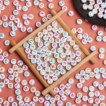 100 шт., модные аксессуары ручной работы «сделай сам», бусины с буквами, изготовление браслетов для ювелирных изделий, материал White Multicolor