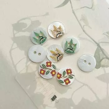 10 шт. Белые ракушечные пуговицы 11,5 мм круглые маленькие пуговицы с 2 отверстиями красивые цветочные узоры швейные принадлежности 11.5mm