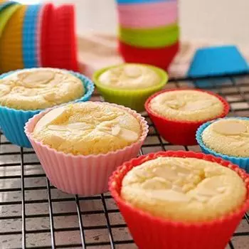 Yousheng 10 шт., чашки для выпечки, многоразовые силиконовые чашки для кексов, антипригарные, легко чистящиеся, термостойкие формы для тортов для вечеринок, праздников красный