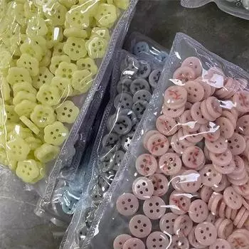 10 шт. креативные керамические пуговицы с 4 отверстиями 11 мм круглые разноцветные симпатичные керамические пуговицы для рубашки, юбки, декоративные пуговицы 11mm белый