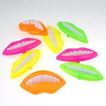 10 шт., мультяшный свисток, износостойкая, широко применяемая пластиковая полезная портативная мини-игрушка для детей 10pcs