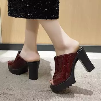 10 см сандалии тапочки женские лето 2024 новые модные лакированные кожаные туфли рыбий рот женские шлепанцы на твердой платформе 35 чёрный