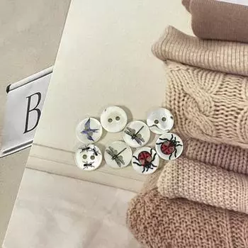 10 шт. Белые ракушечные пуговицы 11,5 мм круглые маленькие пуговицы с 2 отверстиями красивые цветочные узоры швейные принадлежности 11.5mm